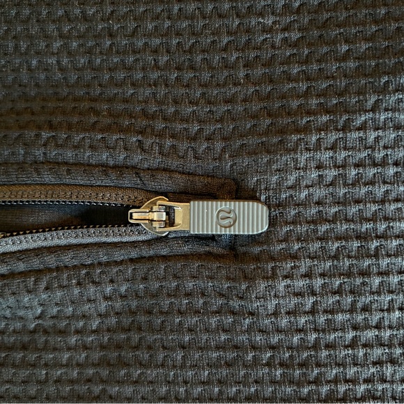 Lululemon Engineered Warmth Half-Zip - Size 2 - Picture 6 of 9